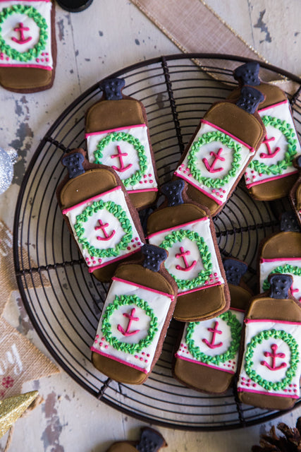 Bake These Organic Very Merry Gingerbread Kombucha Cookies