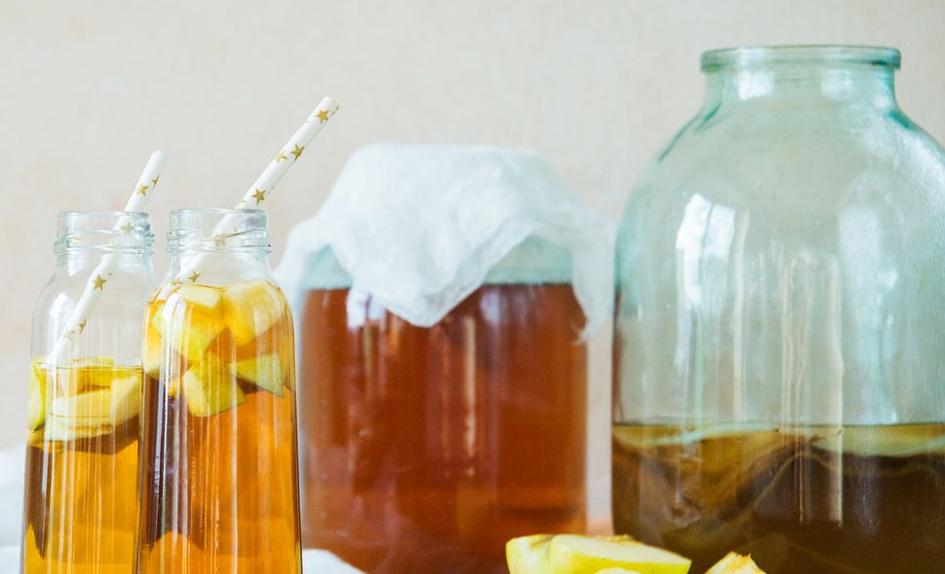 6 Health Benefits Of Kombucha You Should Know About, According To Dietitians